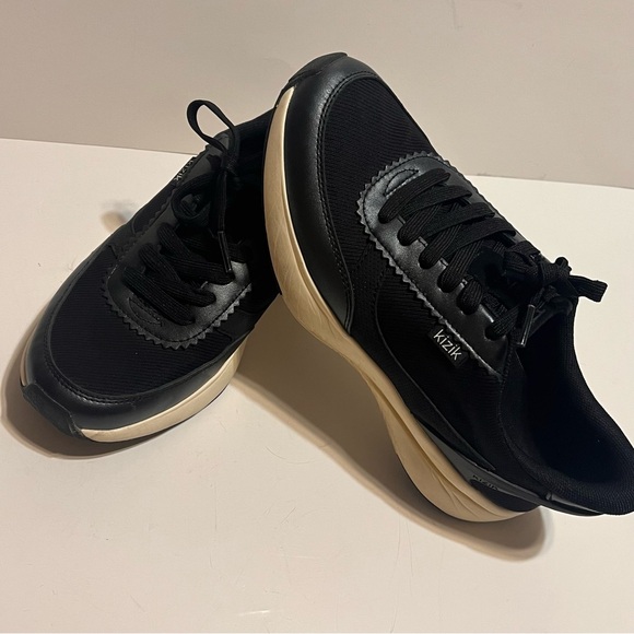 Kizik Paris Women's Size 7 Black/Pristine Leather Hands-Free Sneakers - Picture 3 of 16